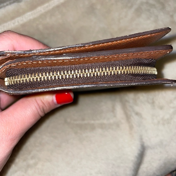 Monogram canvas Louis Vuitton wallet - Picture 4 of 16